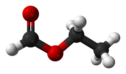 Il formato di etile è un estere prodotto dalla reazione di etanolo e acido formico.Credit:  Benjah-bmm27 (public domain, Wikipedia).